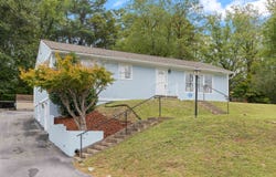 7 BELMONT DR, STAUNTON, VA 24401
