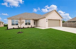 308 White Oak Street, Gentry, AR 72734