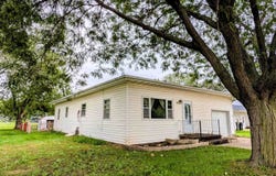 130 South St, Akron, IA 51001