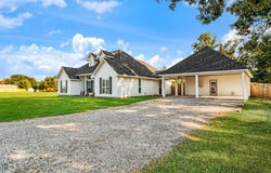 720 Daniel Street, Blossom, TX 75416