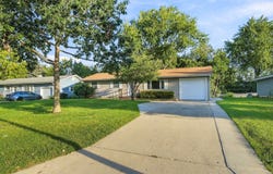 145 Shawnee Drive, Carol Stream, IL 60188