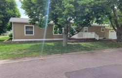 706 N Mallard Pl, Sioux Falls, SD 57107