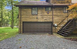 109 Valley Run, Greentown, PA 18426
