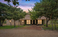 142 W Ledge Stone Lane, Hunt, TX 78024