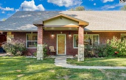 618 E 71st Ave, Hutchinson, KS 67502