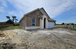 901 Silverleaf Drive, Ennis, TX 75119