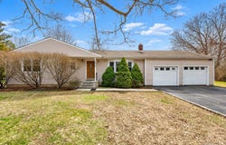 270 Old Commack Road, Kings Park, NY 11754