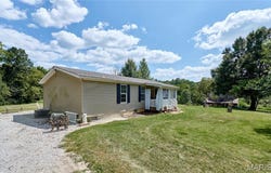 54 Wisteria Ln, Troy, MO 63379