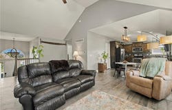 824 N Oak Terrace, Tonganoxie, KS 66086