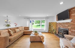 27 Hillside Dr, Sturbridge, MA 01566
