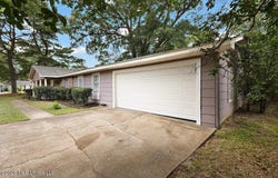 1204 Deerfield Lane, Jackson, MS 39211
