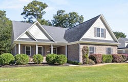 323 Crown Pointe Drive, Hampstead, NC 28443