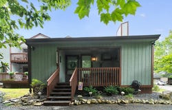 15 Ski Side Court, Tannersville, PA 18372