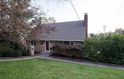 990 El Rancho Dr, Green Tree, PA 15220