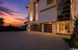 31A Casta Lane, Edgewater, NJ 07020