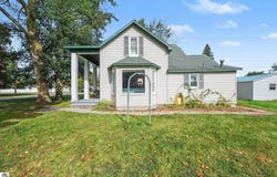 201 6th Avenue, Tawas City, MI 48763