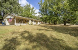 938 E POPLAR Ave, Selmer, TN 38375-1867