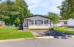 18 Short Oaks Court, Manalapan, NJ 07726