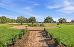 450 Colorado Dr, Cedar Creek, TX 78612