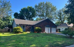 1004 SW Sunrise Drive, Blue Springs, MO 64015