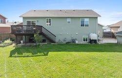 1905 26th St, Minot, ND 58701