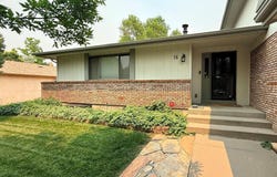 16 Oakbridge Dr, Pueblo, CO 81001