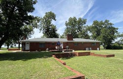 620 E TROY STREET, BRUNDRIDGE, AL 36010