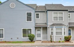 18 Bayview Ct, Hampton, VA 23664
