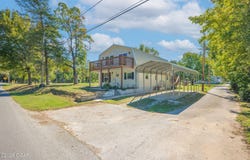 537 E Spring Street, Neosho, MO 64850