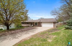 102 Richards Cir, Baltic, SD 57003