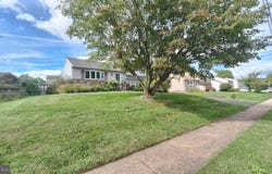 925 ROBERTS Road, WARMINSTER, PA 18974