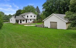1013 Fairfield Ln, West Bend, WI 53090