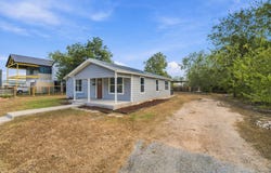805 Haysel St, Bastrop, TX 78602