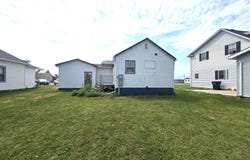 521 2nd St SW, Highmore, SD 57345
