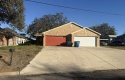 707 Dallas, Pleasanton, TX 78064