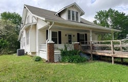 991 English Ave, Marshall, MO 65340