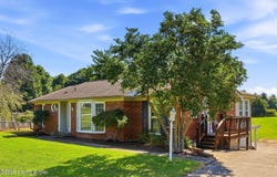 408 Hillcreek Rd, Shepherdsville, KY 40165
