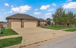 1140 S Erika Avenue, Springfield, MO 65802