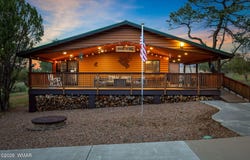 3339 Navajo Drive, Overgaard, AZ 85933