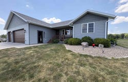 19940 Bella Vista Circle, Centerville, IA 52544