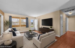 5 Forest Park Terrace, Monroe, NJ 08831