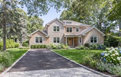 29 Lynn Ave, Hampton Bays, NY 11946