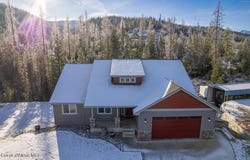 202 Silver Saddle Ct, Pinehurst, ID 83850