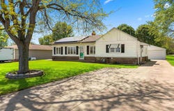 10 S 20TH Avenue, Canton, IL 61520
