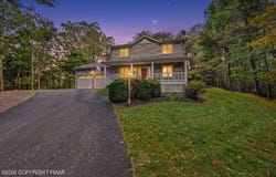 212 Fairfield Drive, Brodheadsville, PA 18322