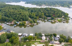 801 Applewood Drive, Edwards, MO 65326