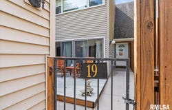19 COUNTRY Place, Springfield, IL 62703
