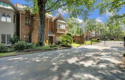 498 E RACQUET CLUB Pl E, Memphis, TN 38117