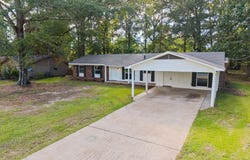 111 Springhill Dr, Hattiesburg, MS 39402