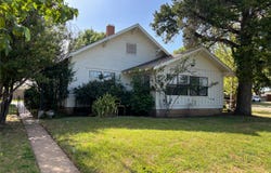 715 E Ikard Street, Henrietta, TX 76365